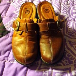 Croc 8W leather clogs